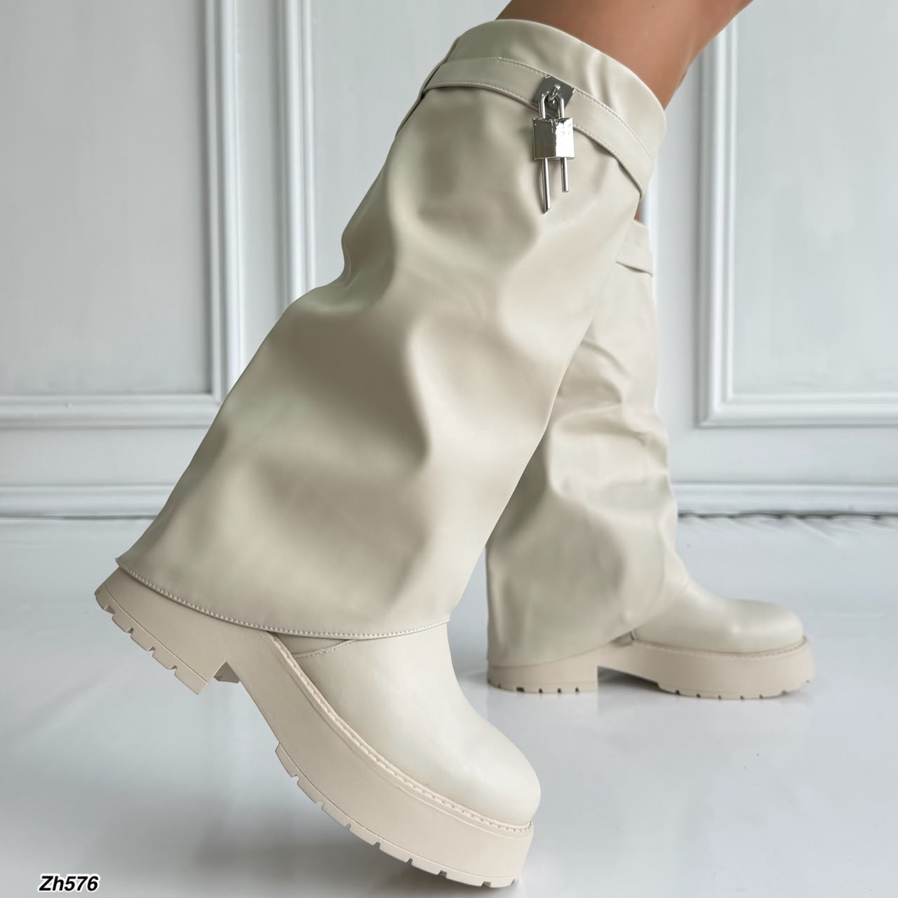 Bota caña alta beige doblez detalle plateado suela 5cm HX3375-C1798